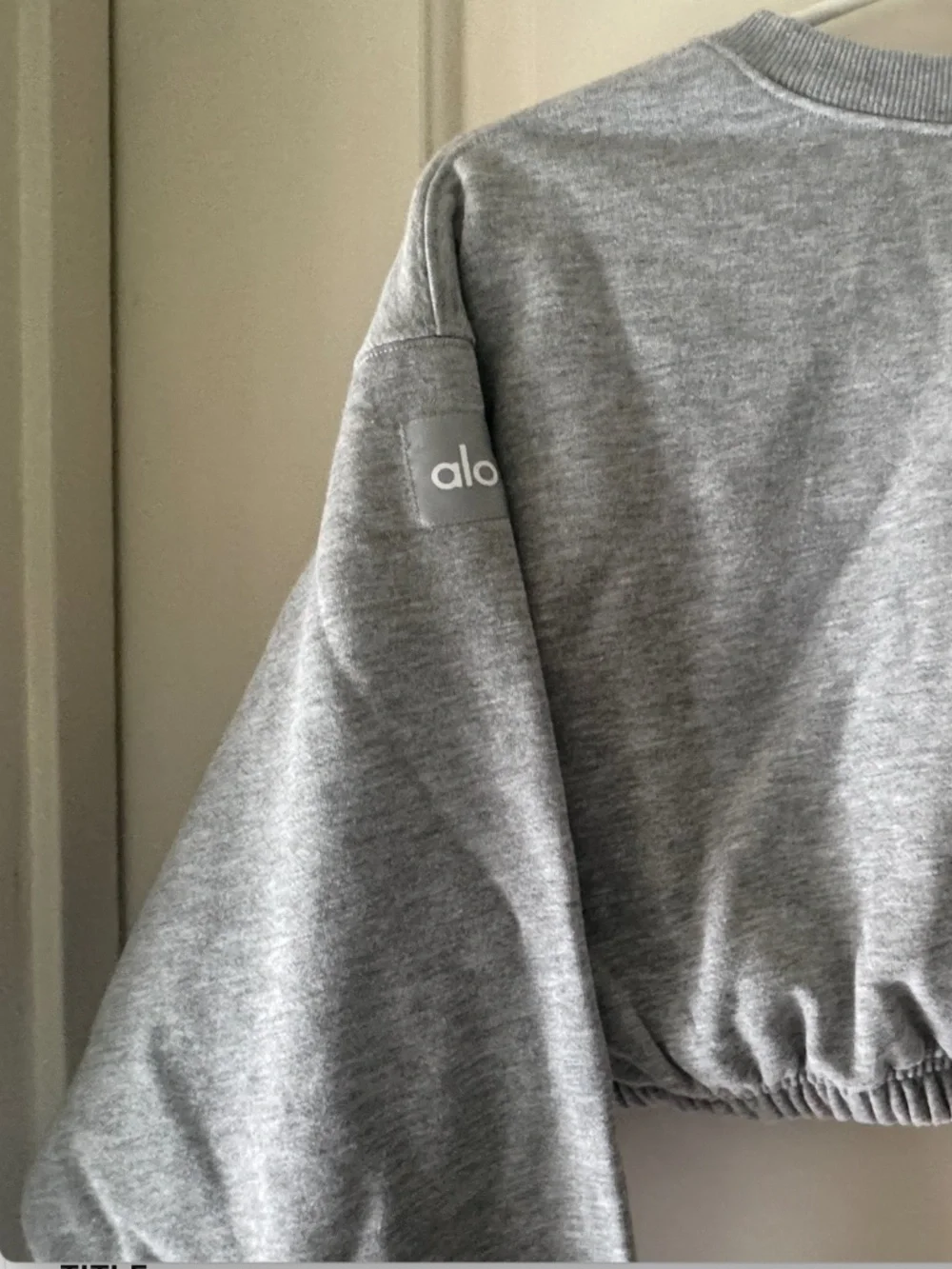 Alo Yoga Gray cropped sweatshirt- XS-  NEVER WORN